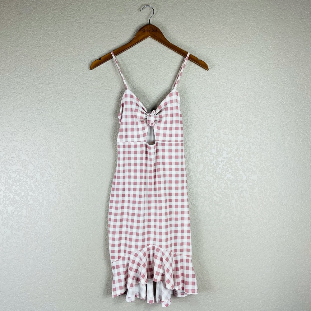 3/$25 🖤 Beautiful Gingham Keyhole Dress